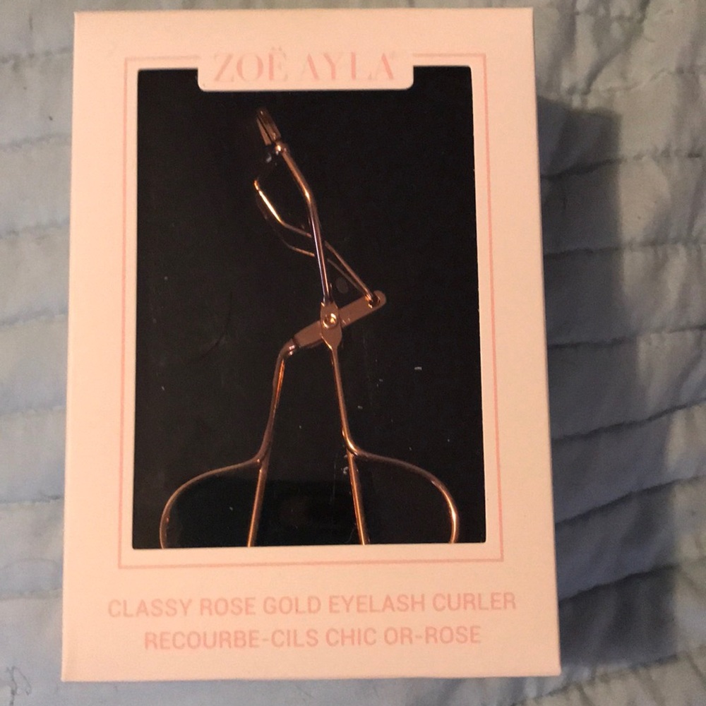 Rose gold eyelash curler